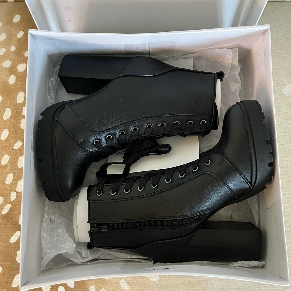 Brand new Steve Madden Laurie boots size 7